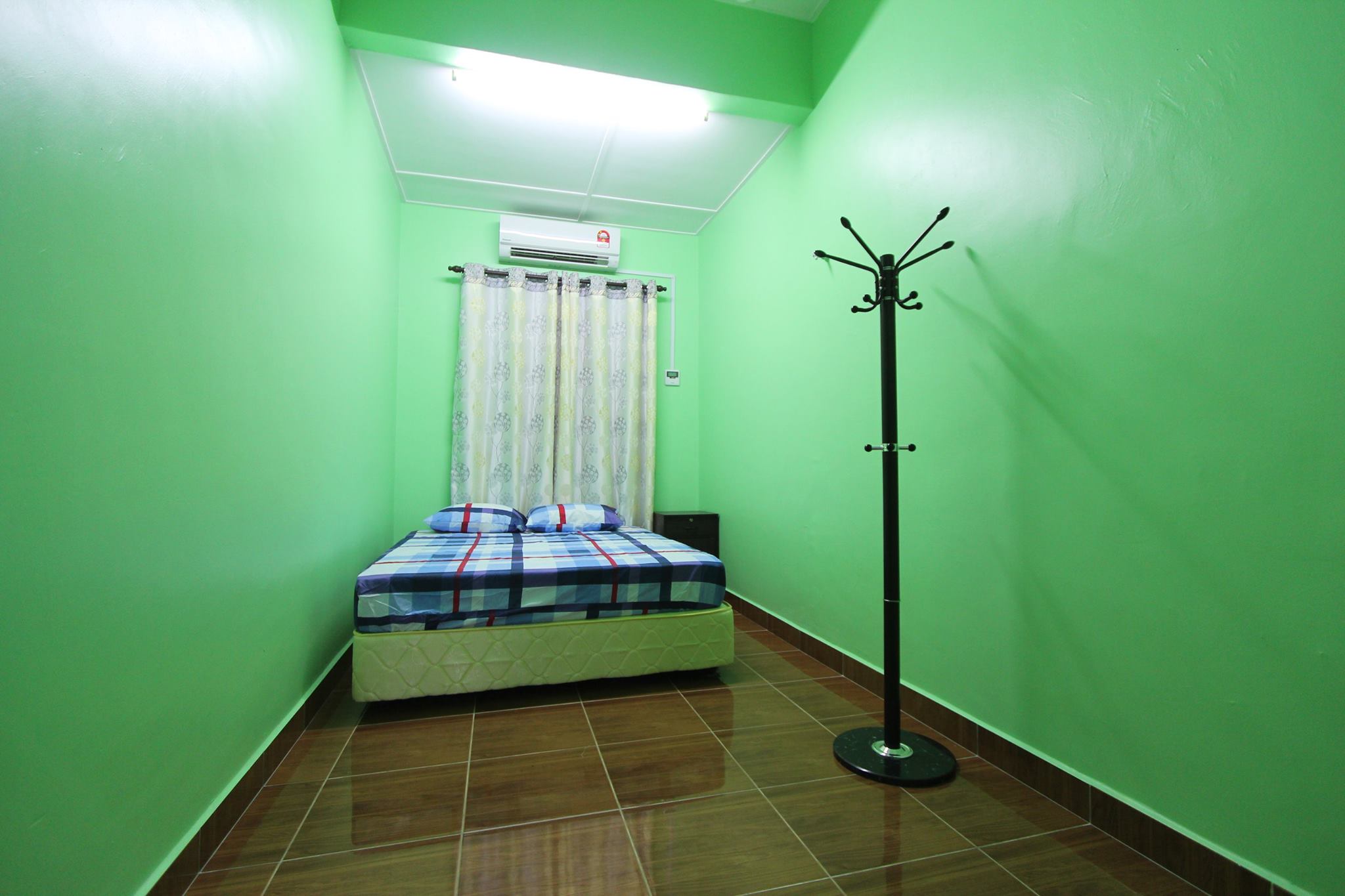 Peaceful green room